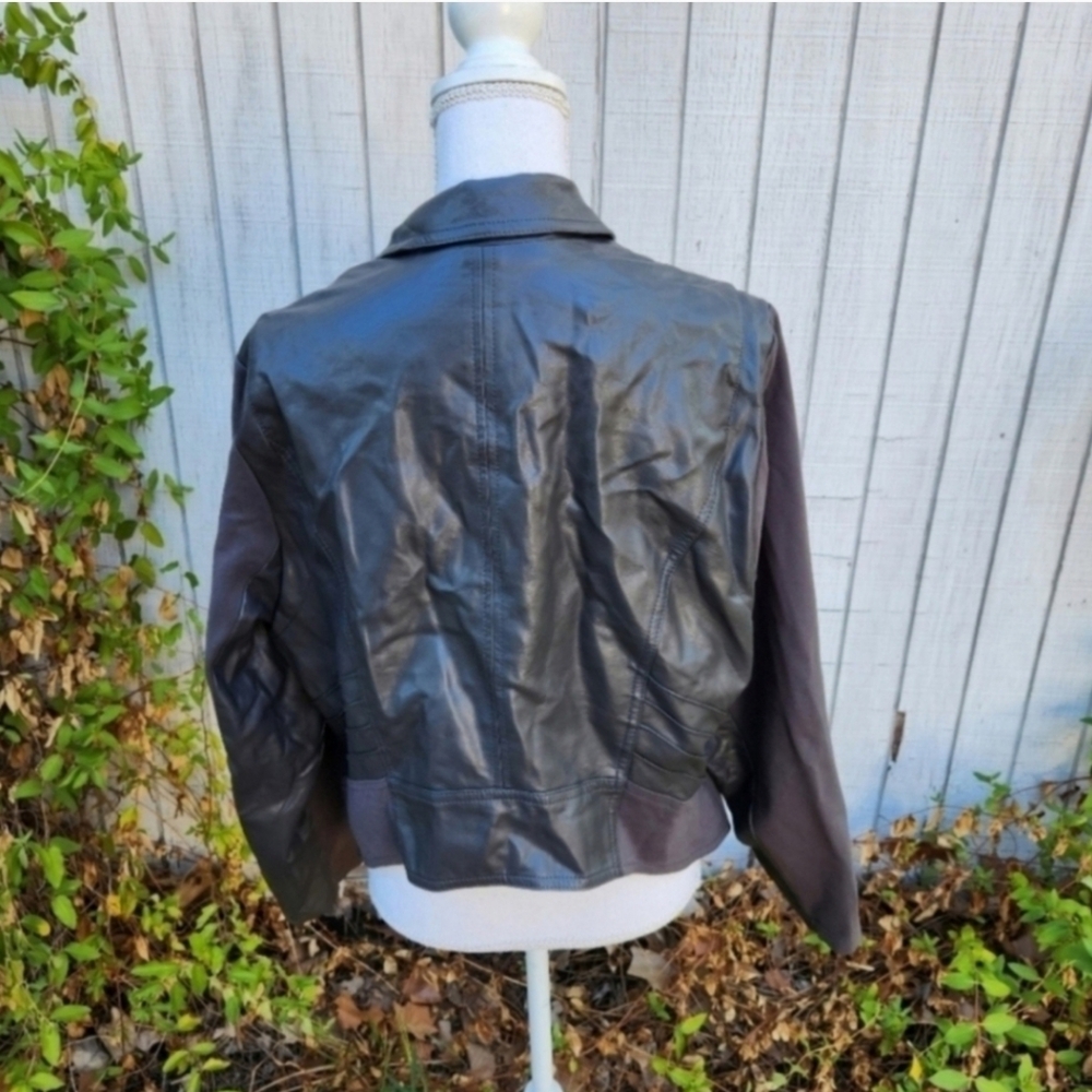Torrid Faux Leather Bomber Jacket Womens 2 2x Plus No Hood Deep Black Front Zip - Picture 2 of 4